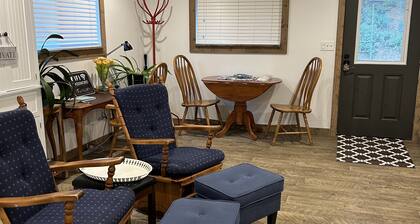 A waterfall, bountiful gardens and the sound of birds, fenced and pet friendly!