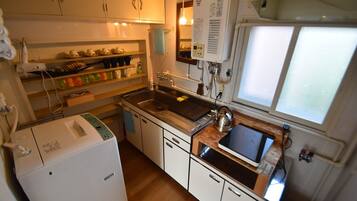 Fridge, microwave, stovetop, cookware/dishes/utensils