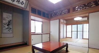 The KeiHouse in the mountains surrounded by the sounds of nature where pets are also allowed / Shikokuchuo Ehime