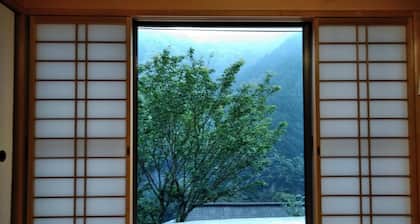The KeiHouse in the mountains surrounded by the sounds of nature where pets are also allowed / Shikokuchuo Ehime