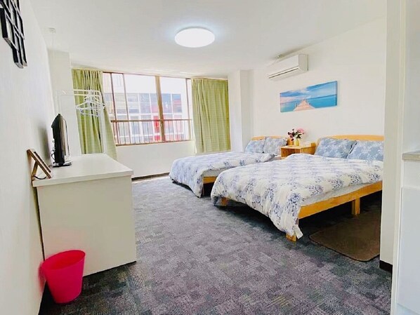 1 bedroom, desk, bed sheets