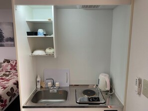Fridge, stovetop, cookware/dishes/utensils - 301 Reasonable room with 3 beds - Sachi no Yado 301 / Osaka Ōsaka (Osaka)