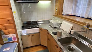 Fridge, microwave, stovetop, cookware/dishes/utensils