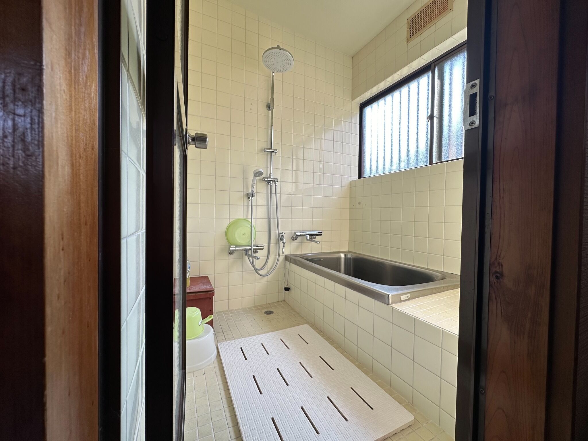Hair dryer, towels