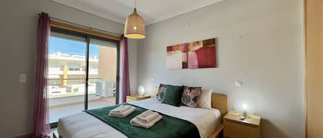 2 多间卧室、熨斗/熨衣板、免费 WiFi、床单