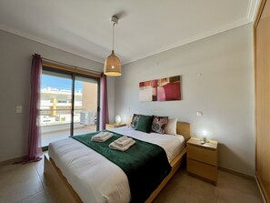 2 chambres, fer et planche à repasser, Wi-Fi gratuit, draps fournis