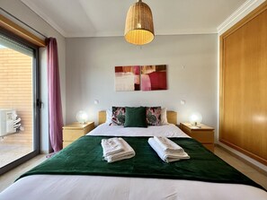 2 chambres, fer et planche à repasser, accès au Wi-Fi (inclus)