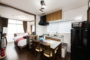 1 habitación, escritorio, wifi gratis y ropa de cama 