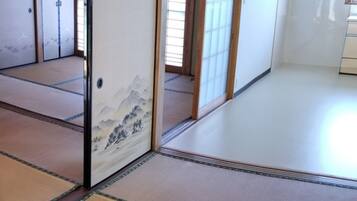 5 bedrooms, free WiFi, bed sheets