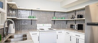 Entire Home in Norcross, 7 Min to I-85