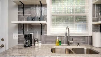 Refrigerador, microondas, parrilla de estufa y lavavajillas