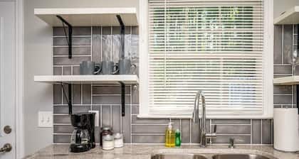 Entire Home in Norcross, 7 Min to I-85