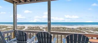 "All Good" Oceanfront 2 bedrooms, 2 bathrooms.