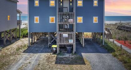 "All Good" Oceanfront 2 bedrooms, 2 bathrooms.