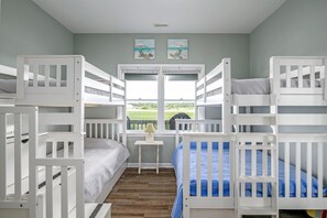 4 bedrooms, free WiFi - "Gulls & Bouys II" - Oceanfront Home, 4 Bedrooms / 4 Bathrooms (Holden Beach)