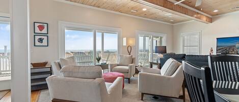 Televisión y chimenea