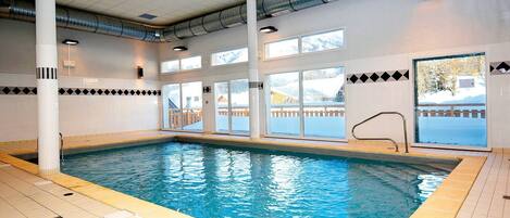 Alberca techada y alberca climatizada