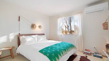 1 bedroom, WiFi (free), bed sheets