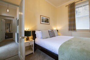 2 bedrooms, iron/ironing board, Internet, bed sheets - Poacher's Cottage, Leyburn, Yorkshire Dales (Leyburn,)