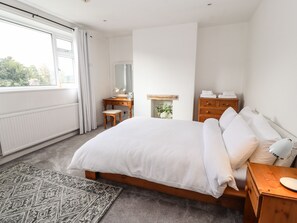Cottage | 2 bedrooms, individually decorated, individually furnished, free WiFi