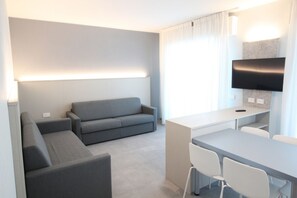 Appartamento Superior | Area soggiorno | TV a schermo piatto