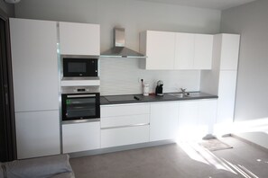 Premium appartement | Privékeuken | Kookgerei, borden en bestek