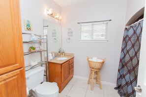 Dusche, Handtücher, Toilettenpapier