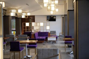 Dining - Rayz Hotel Malang (Malang)