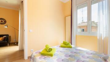 2 slaapkamers, een strijkplank/strijkijzer, gratis wifi, beddengoed