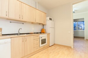 Réfrigérateur, micro-ondes, four, lave-vaisselle