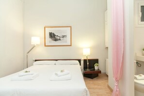 3 chambres, fer et planche à repasser, Wi-Fi, draps fournis