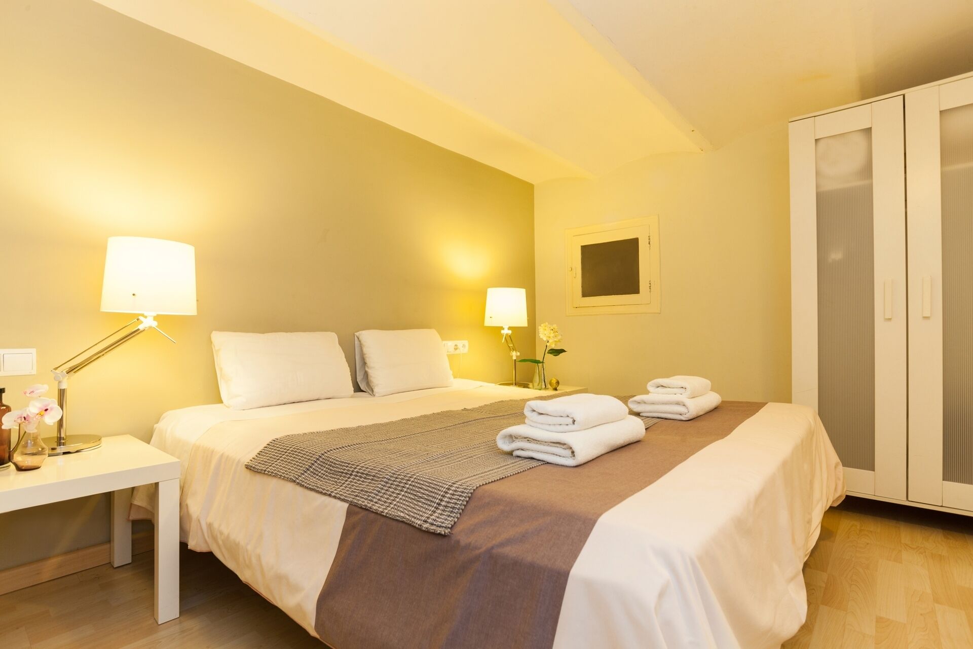 1 slaapkamer, een strijkplank/strijkijzer, gratis wifi, beddengoed