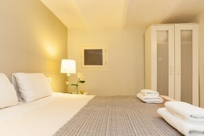 1 bedroom, iron/ironing board, free WiFi, bed sheets - Sagrada Familia Duplex 1 Bedroom 2 Pax - 300 m from Sagrada Familia - FREE WIFI (Barcelona)