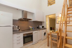 Kühlschrank, Mikrowelle, Ofen, Geschirrspüler