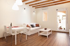 Dining - Casa Milá - large apt in Gracia district - FREE WIFI (Barcelona)