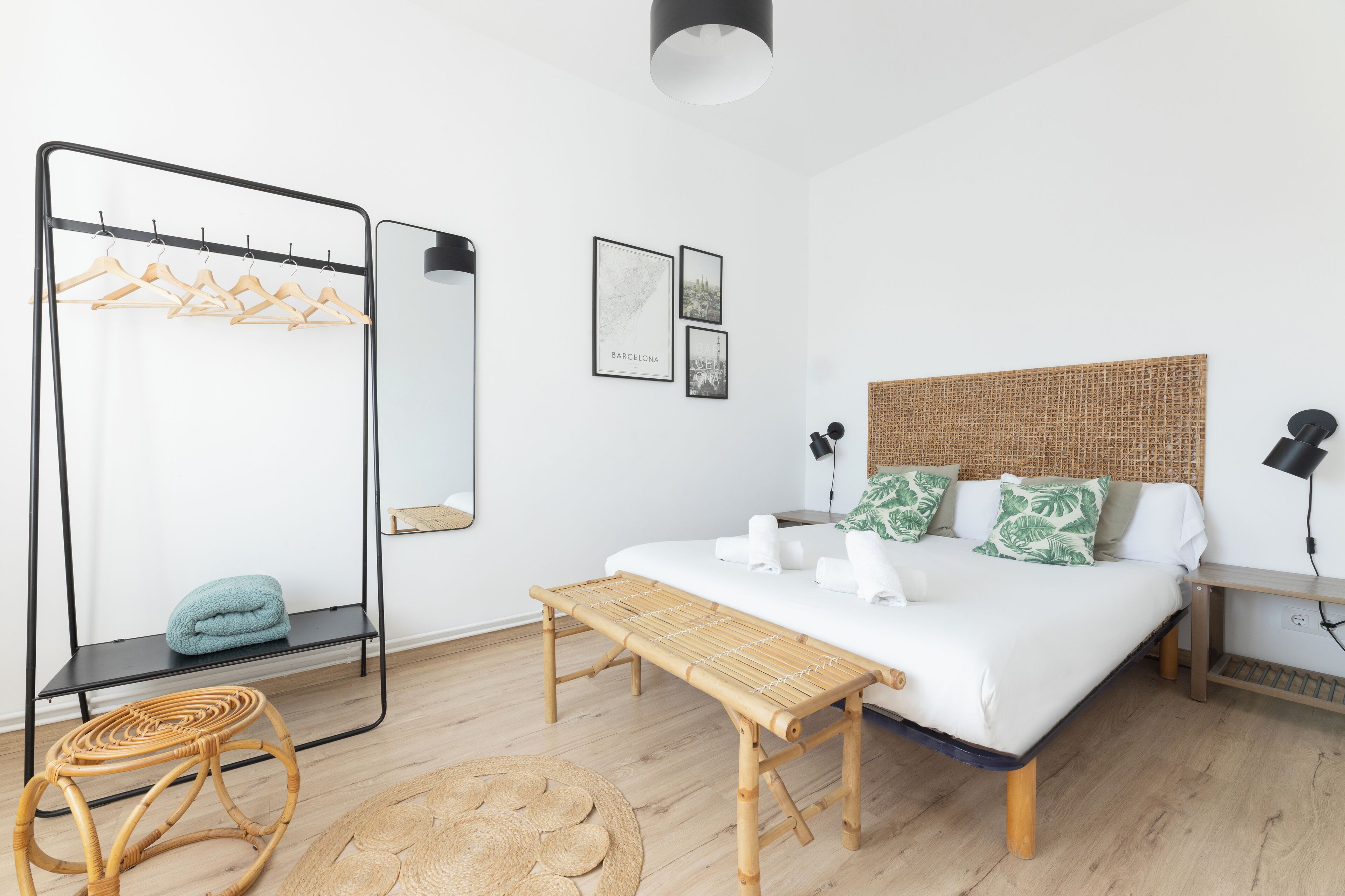 3 habitaciones, tabla de planchar con plancha, wifi y ropa de cama 