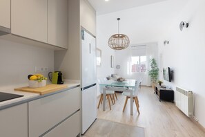 Dining - Rossellon Apartment 3 rooms 4 pax Sagrada Familia - newly renovated! FREE WIFI (Barcelona)