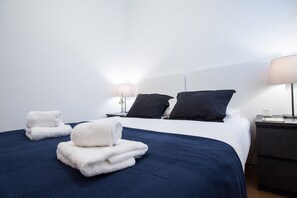 3 habitaciones, tabla de planchar con plancha, wifi y ropa de cama 