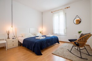 3 habitaciones, tabla de planchar con plancha, wifi y ropa de cama 