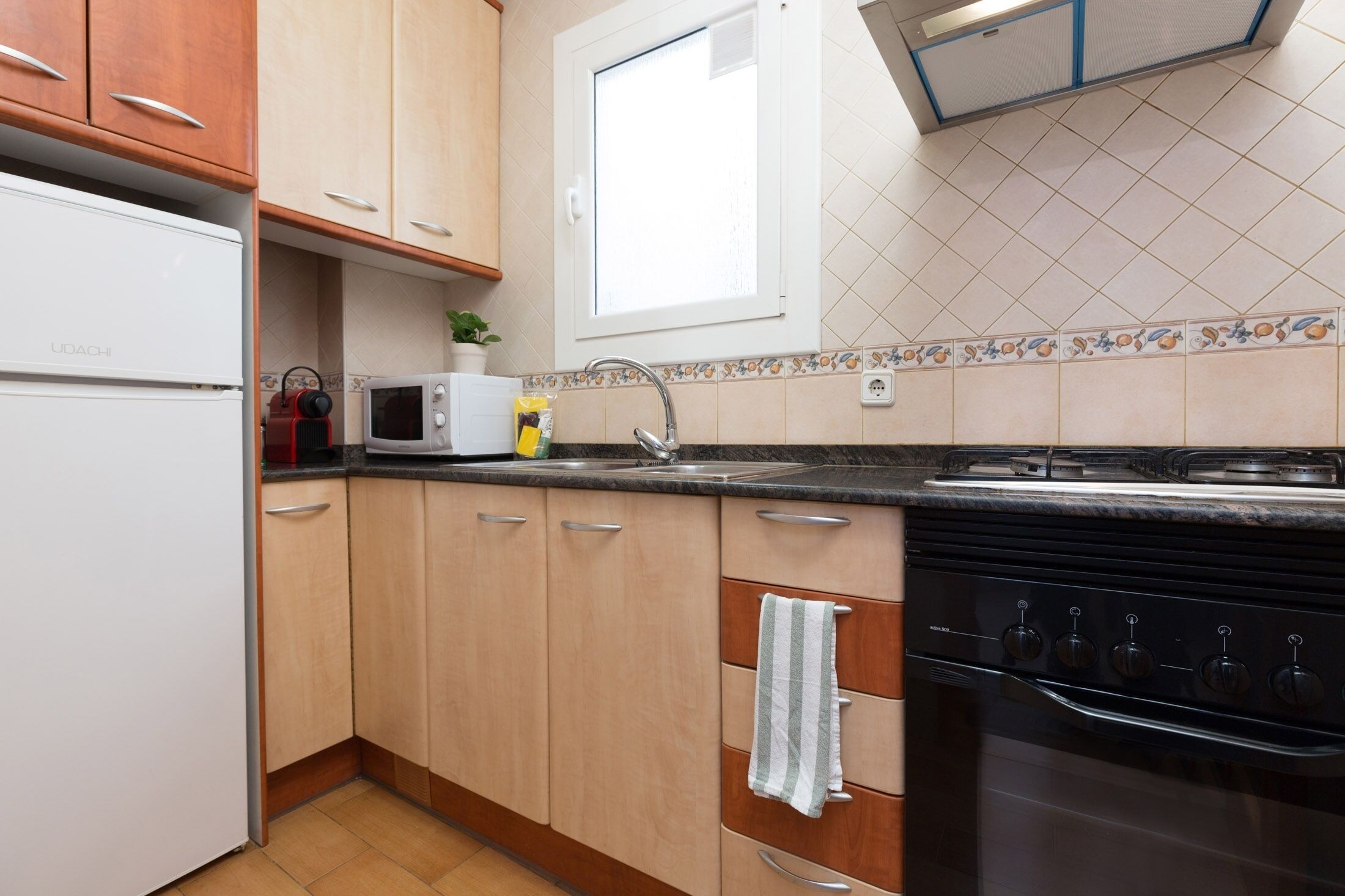 Réfrigérateur, micro-ondes, four, lave-vaisselle