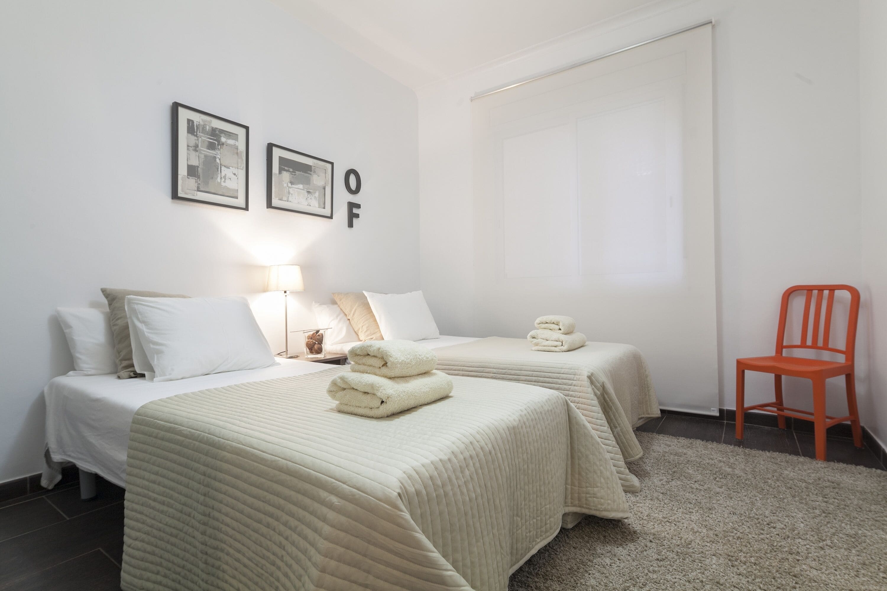 3 chambres, fer et planche à repasser, Wi-Fi, draps fournis