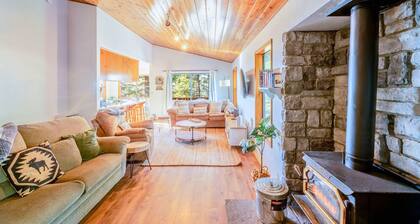 Serenity in the Pines: Cozy Mountain Retreat