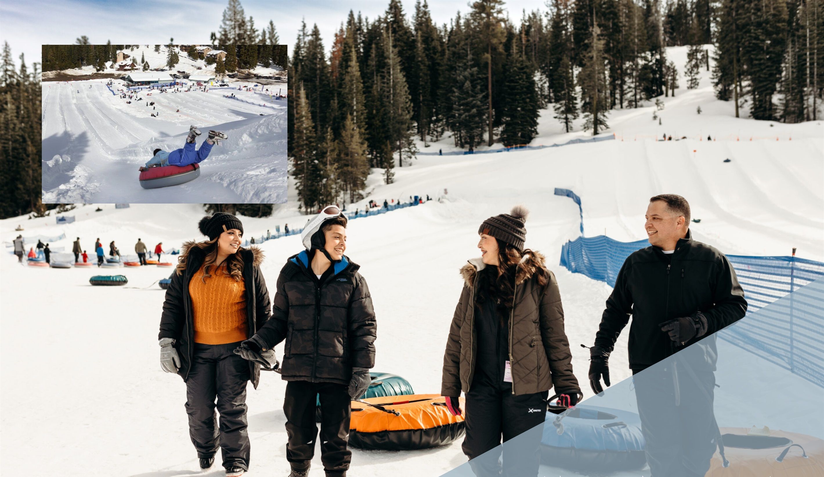Ein verschneiter Skipisten mit Personen, die Rodeln und spazieren gehen.