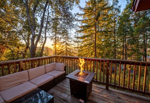 Serenity in the Pines: Cozy Mountain Retreat