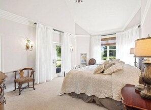 5 quartos, ferros/tábuas de passar roupa, Wi-Fi, roupa de cama