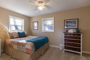 4 chambres, fer et planche à repasser, Wi-Fi gratuit, draps fournis