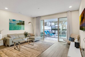 Living area - Luxury Townhome with private plunge pool located near Disney (Clermont)