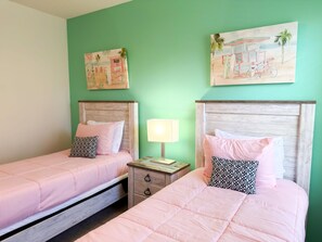5 habitaciones, tabla de planchar con plancha, wifi y ropa de cama 