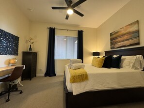 2 habitaciones, escritorio, tabla de planchar con plancha y wifi gratis