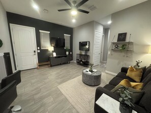 Smart TV - SPARKLING CLEAN, Modern 1 BR Guesthouse (Buckeye)